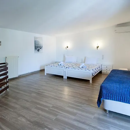 Chrissomalli Sofia Studios Skiathos stad